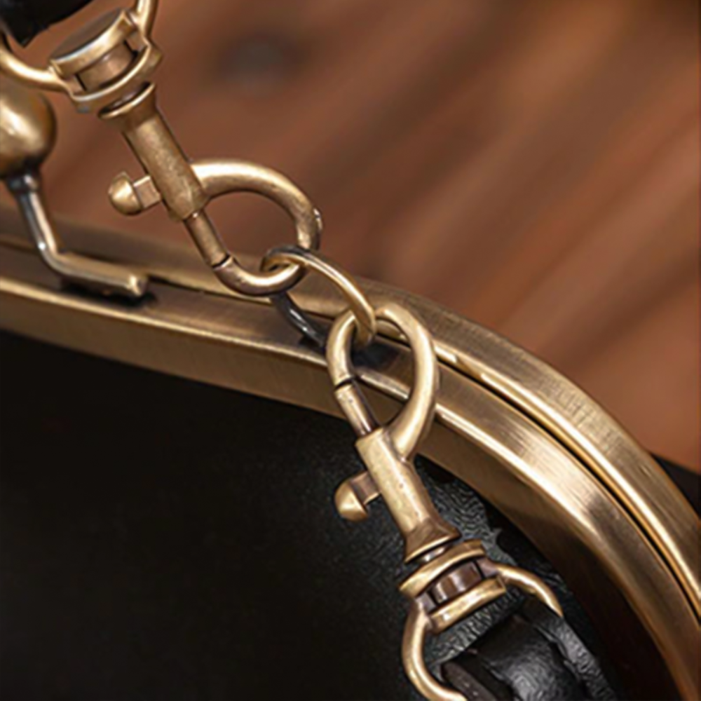 Sac Vintage à Fermeture Bouchon - L'Essentiel Rétro Chic de Grace