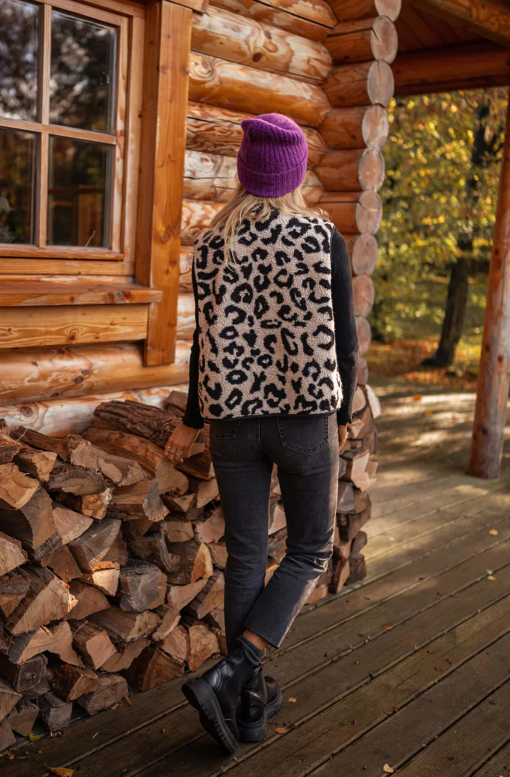 Astrid | Stickad leopardmönstrad väst