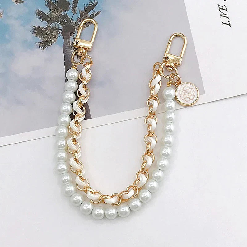 Luxe Pearl Charm Strap™ – Väsksmycke