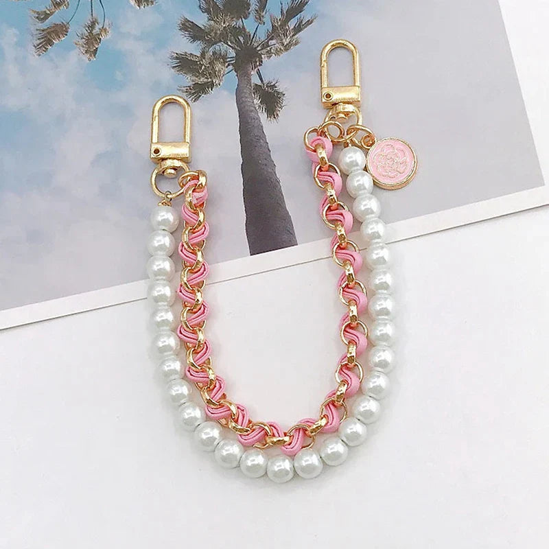 Luxe Pearl Charm Strap™ – Väsksmycke