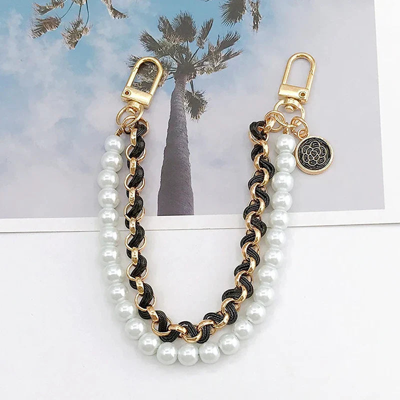 Luxe Pearl Charm Strap™ – Väsksmycke