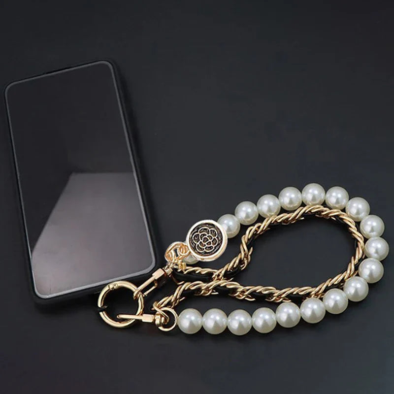 Luxe Pearl Charm Strap™ – Väsksmycke