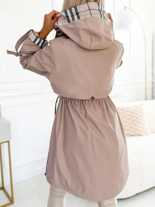 Natalie – Elegant damjacka med dragkedja och modern design