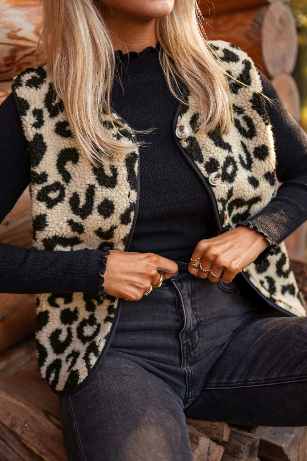 Astrid | Stickad leopardmönstrad väst