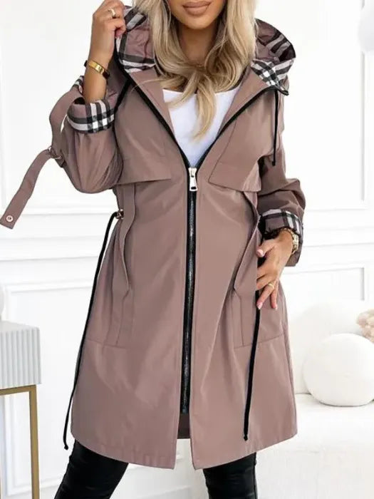 Natalie – Elegant damjacka med dragkedja och modern design